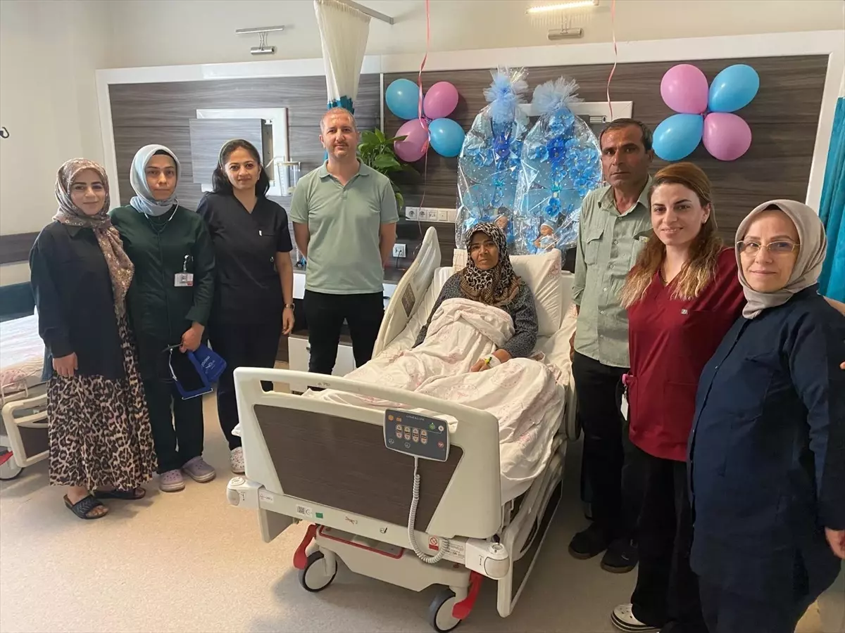 53 Yaşındaki Kadın İkiz Bebek Dünyaya Getirdi