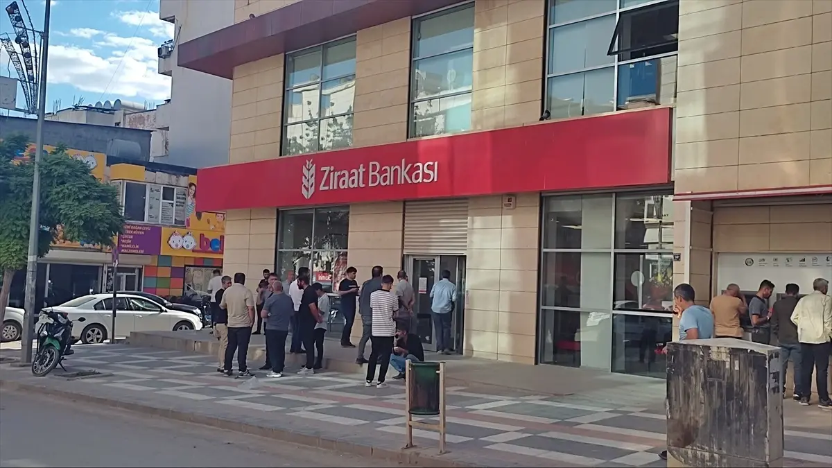 Banka Müdürüne Bıçak Çeken Zanlı Yakalandı