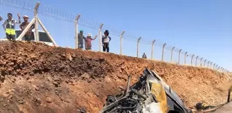 Şanlıurfa'da Devri Nedeniylen Yanan Panelvanda Sürücü Hayatını Kaybetti