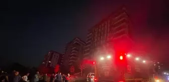 Şanlıurfa'da Apartmanda Yangın: 3 Kişi Dumandan Etkilendi