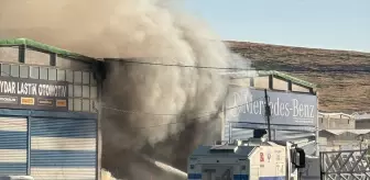 Şanlıurfa'da Hırdavatçıda Çıkan Yangın Kontrol Altına Alındı