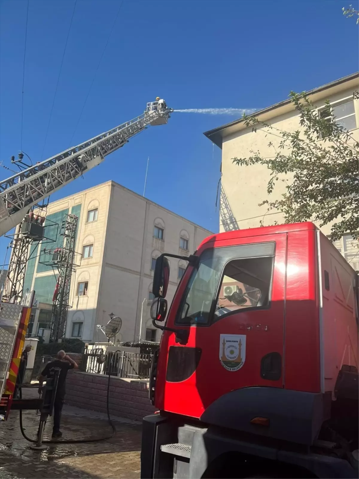 Şanlıurfa'da Hükümet Konağı'nda Yangın Çıktı