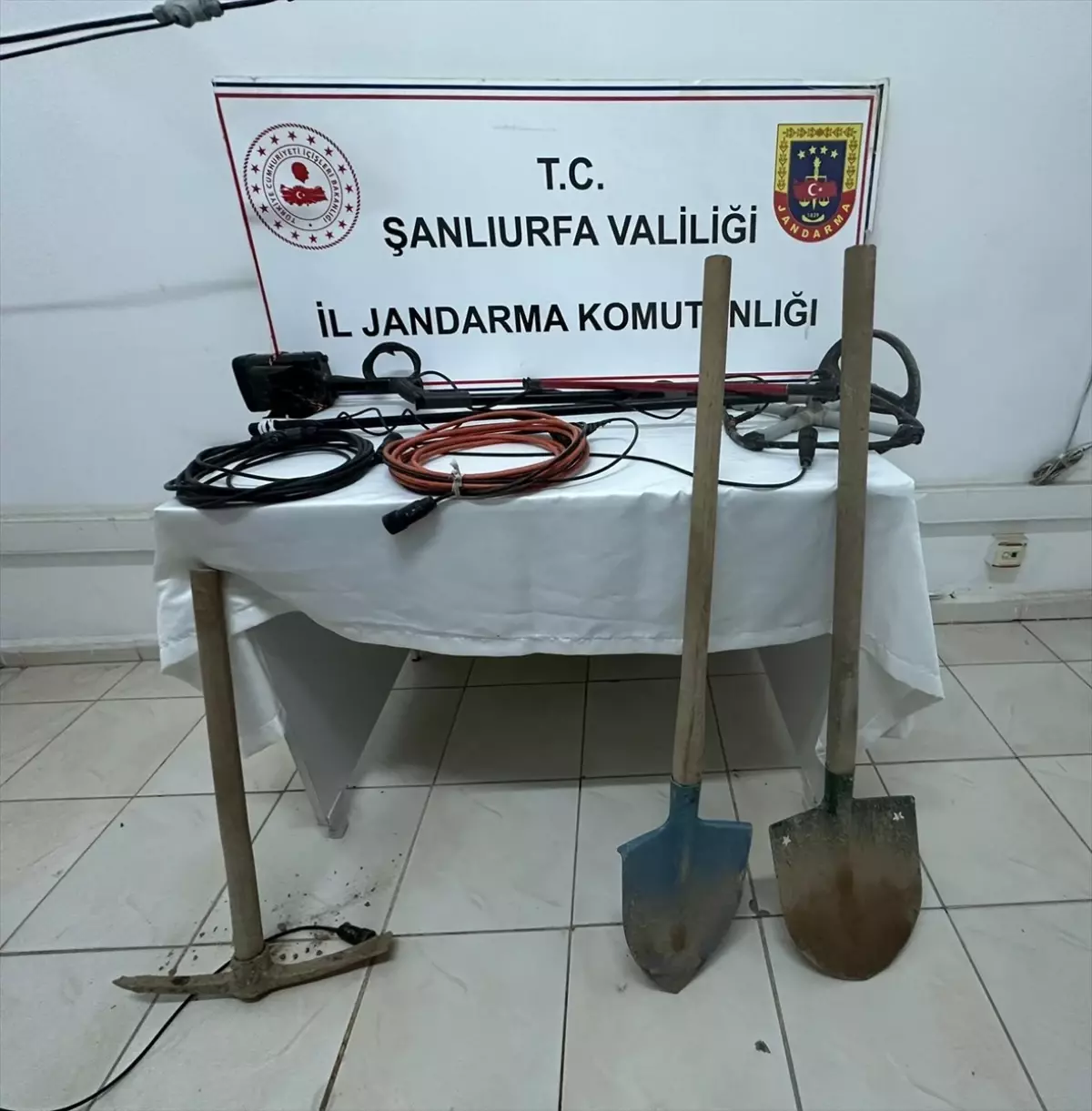 Suruç'ta İzinsiz Kazı Yapan 4 Şüpheli Suçüstü Yakalandı