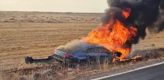 Şanlıurfa'da Kaza Yapan Otomobilde Yangın Çıktı