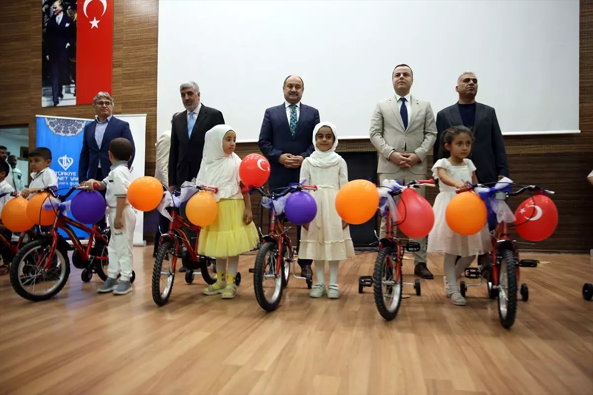 Kur'an Kursu Öğrencilerine Bisiklet Dağıtıldı