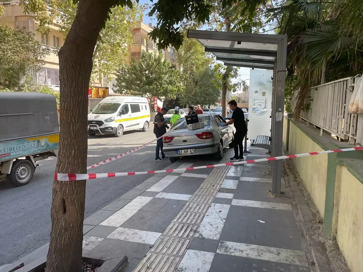 Şanlıurfa'da Otomobil Durakta Bekleyen Anne ve Çocuklara Çarptı: 1 Ölü, 2 Yaralı