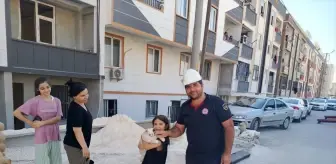 Şanlıurfa'da Mahsur Kalan Kedi İtfaiye Tarafından Kurtarıldı