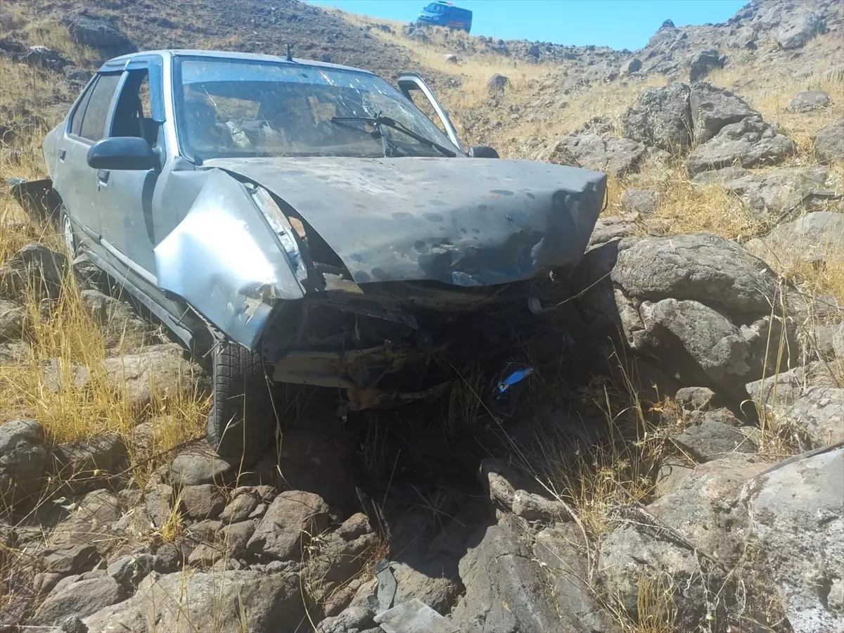 Şanlıurfa'da Şarampole Devrilen Araçta 4 Yaralı