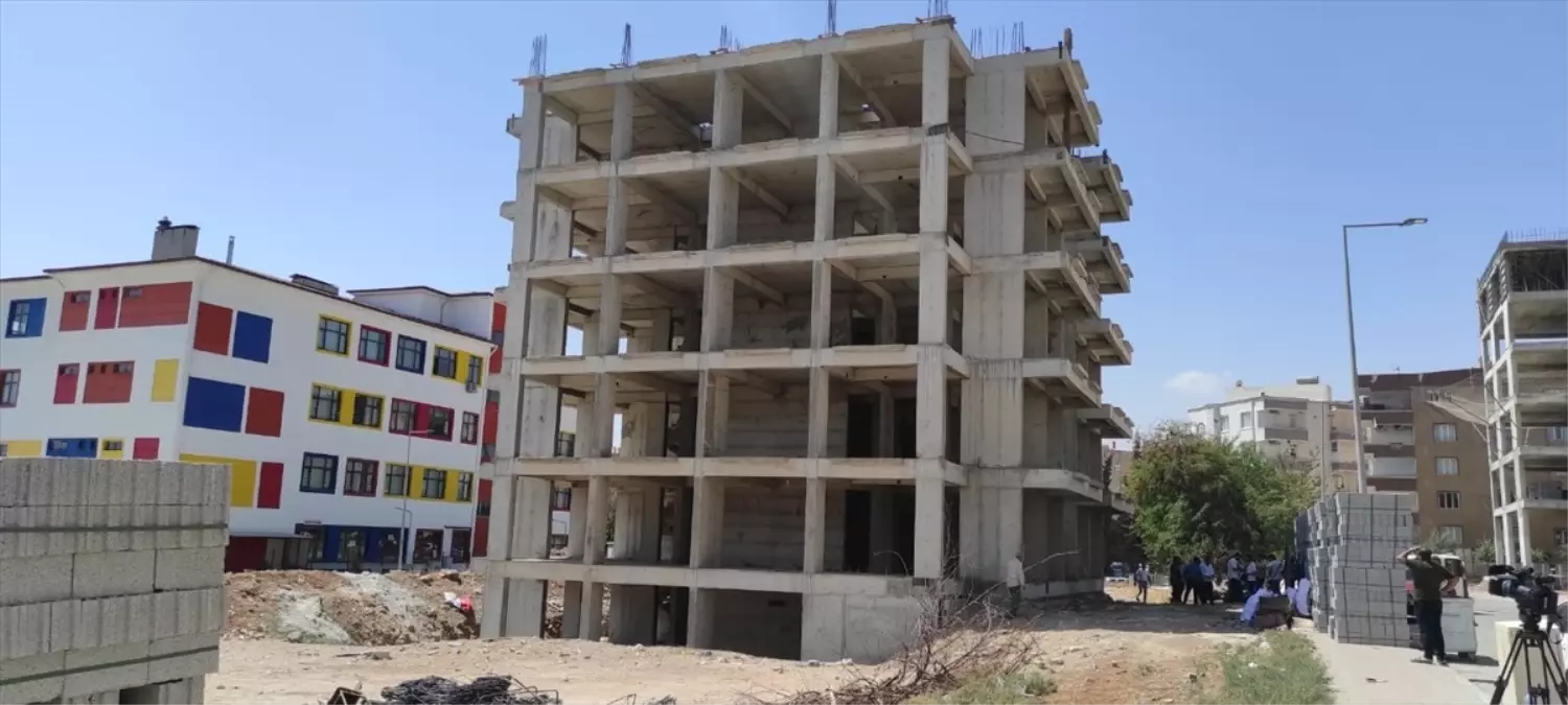 Şanlıurfa&apos;da Düşük Beton Standartları Nedeniyle Bina Yıkıldı