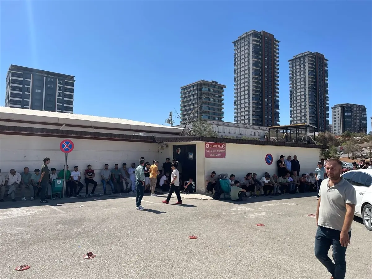 Şanlıurfa'da Sulama Kanalına Devrilen Otomobilde Baba ve Oğlu Hayatını Kaybetti