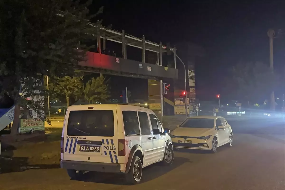 Siverek'te İntihar Girişimini Engellemeye Çalışan Polis Memuru Yaralandı