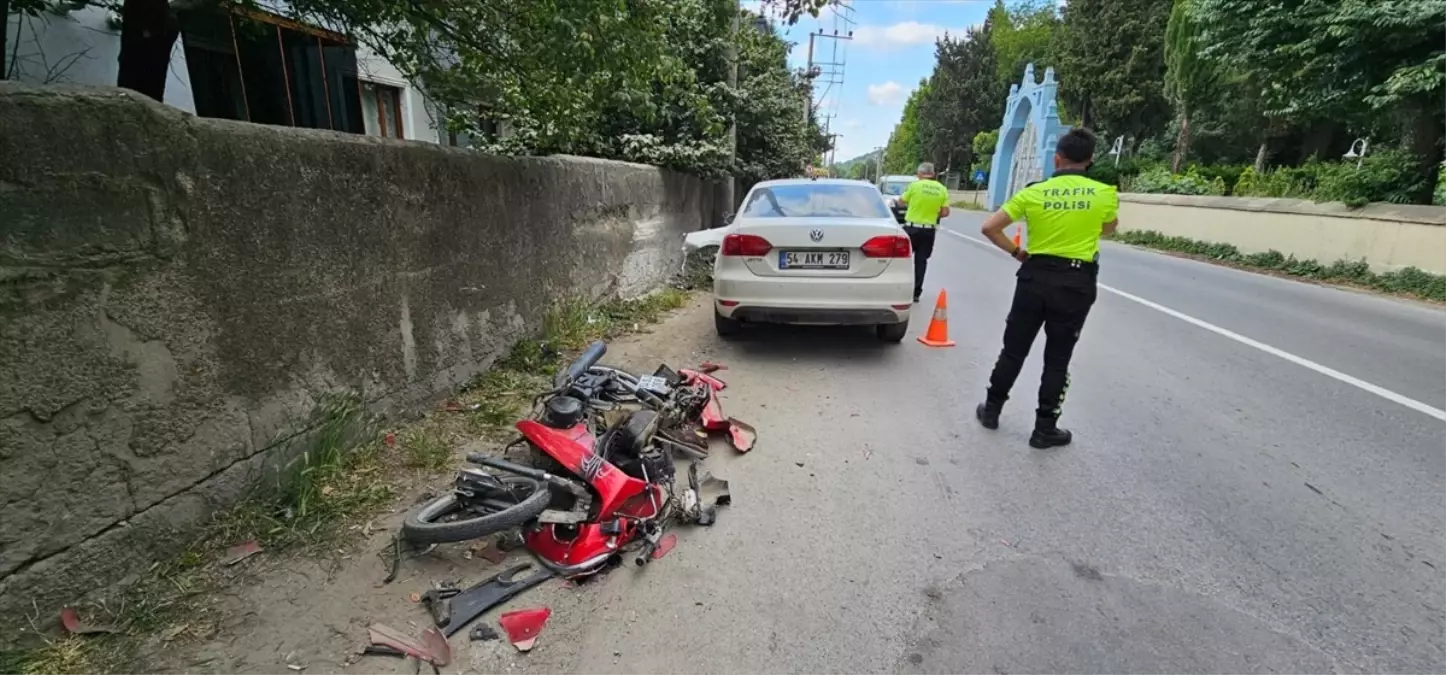 Sapanca'da Motosiklet Kazası: Sürücü Yaralandı