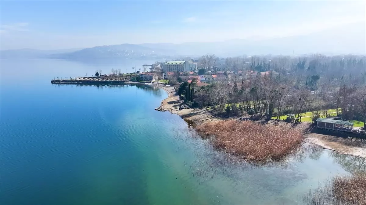 Sapanca Gölü'ndeki Kaçak Yapılar Kaldırılıyor
