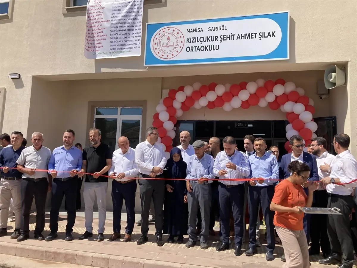 Sarıgöl'de yapımı tamamlanan okul binası açıldı