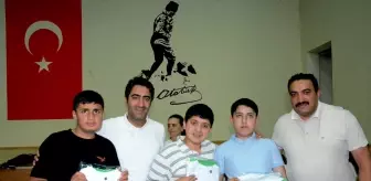 Sarıkamış Belediyesi'nden Genç Sporculara Forma Hediyesi