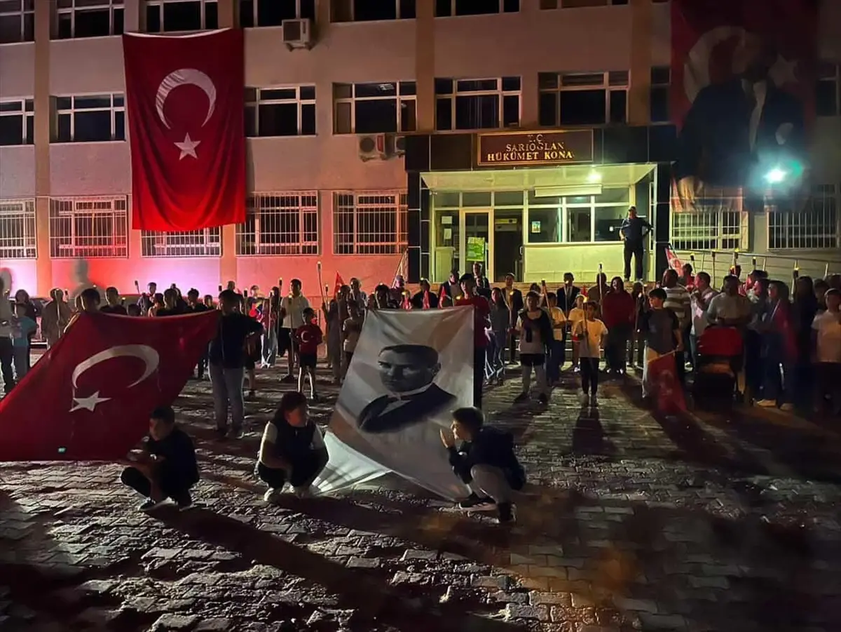 Sarıoğlan'da Fener Alayı Yürüyüşü Düzenlendi