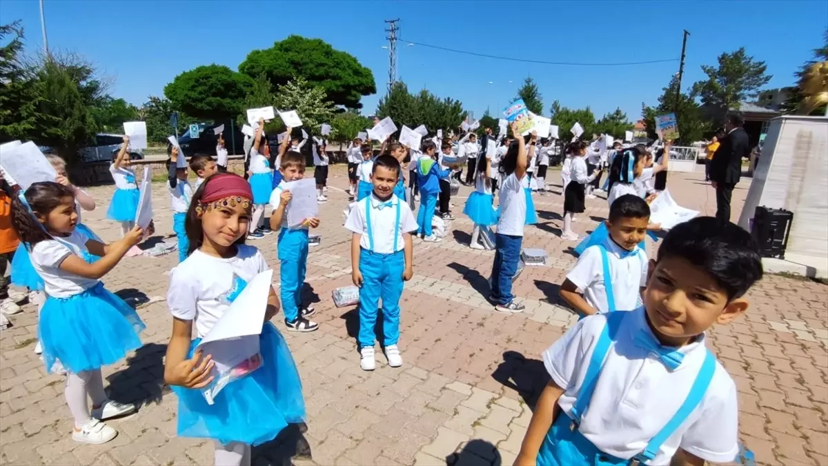 Kayseri'de Öğrenciler Karne Töreni ile Yaz Tatiline Girdi