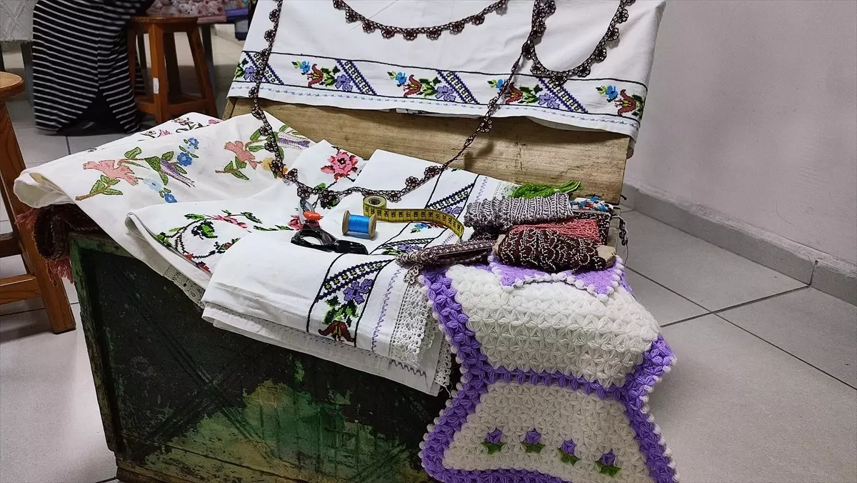 Kayseri'de Geleneksel El İşleri Sergisi: Sandıkta Unutulanlar