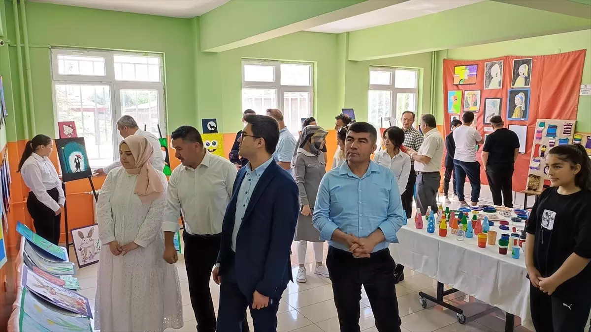 Palas Ortaokulu'ndan Yıl Sonu Resim Sergisi