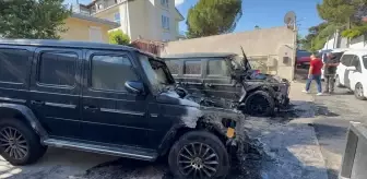 Sarıyer'de Park Halindeki İki Cip Kundaklandı