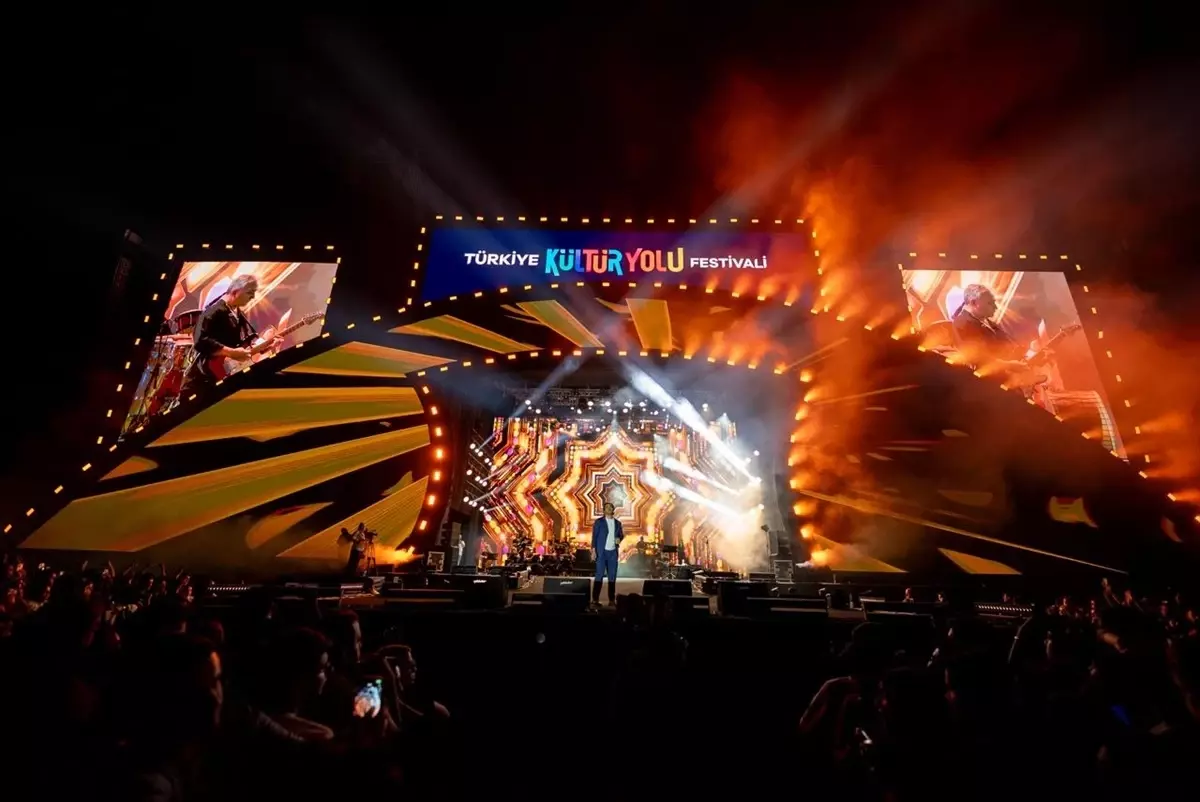 Bayhan, Şanlıurfa'da Türkiye Kültür Yolu Festivalinde Sahne Aldı