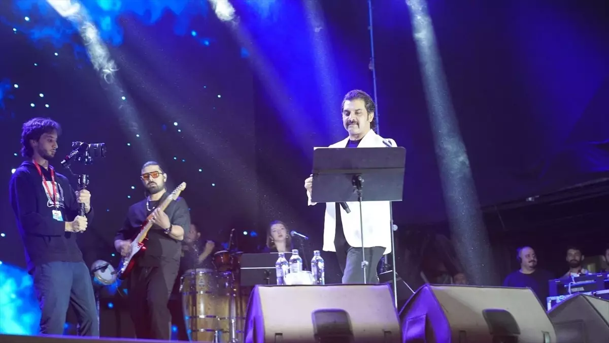 Şırnak'ta Bir Anadolu Şenliği: Bayhan Konser Verdi