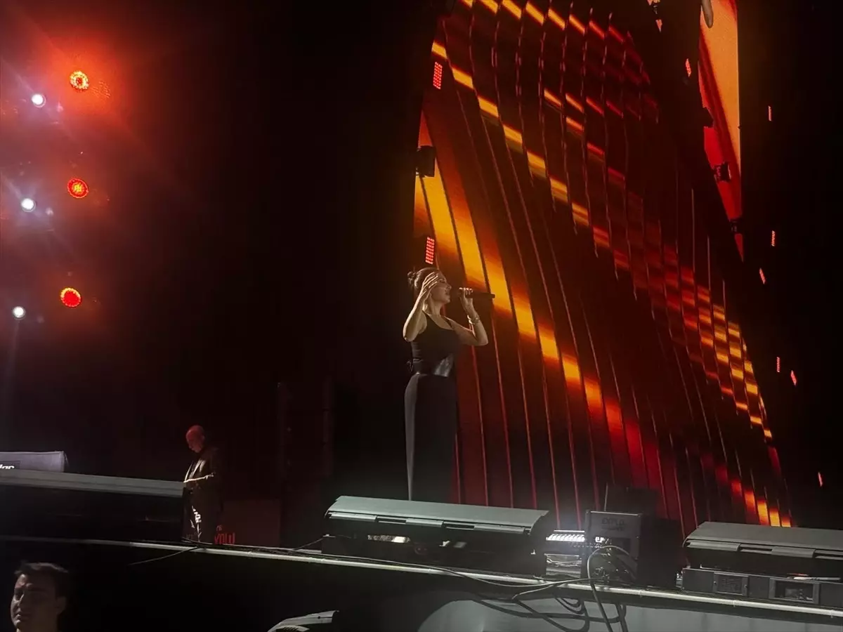 Ebru Yaşar, Bursa'da Türkiye Kültür Yolu Festivali'nde Sahne Aldı