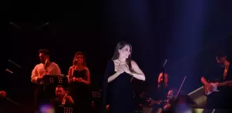 Ebru Yaşar, Van'da Kültür Yolu Festivali'nde Sahne Aldı