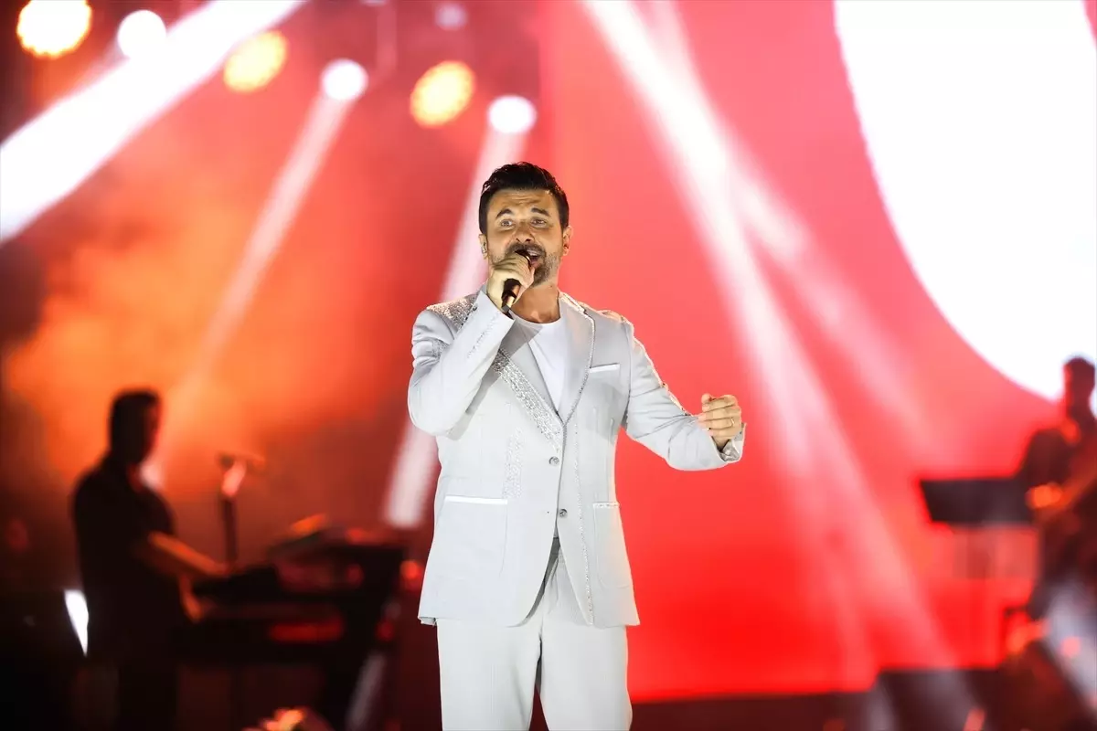 Trabzon Kültür Yolu Festivali'nde Gökhan Tepe Konser Verdi