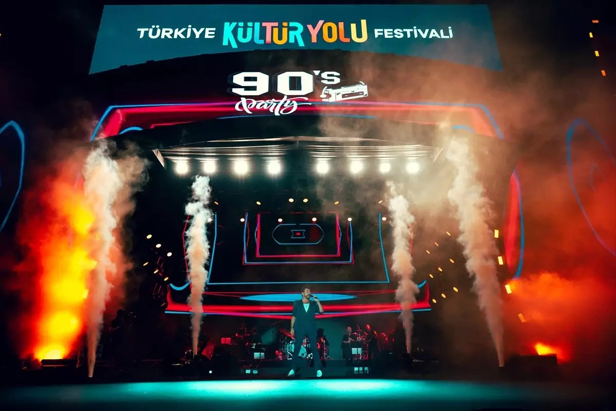 Gökhan Tepe, Van Kültür Yolu Festivali'nde Sahne Aldı