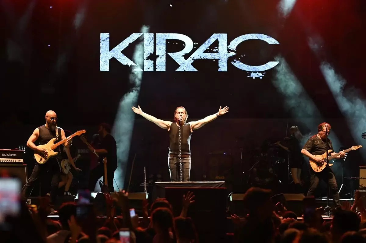 Kıraç, 2. Likya Deniz Bayramı Festivali'nde Konser Verdi
