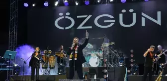 Şarkıcı Özgün Uğurlu, Eskişehir'de konser verdi