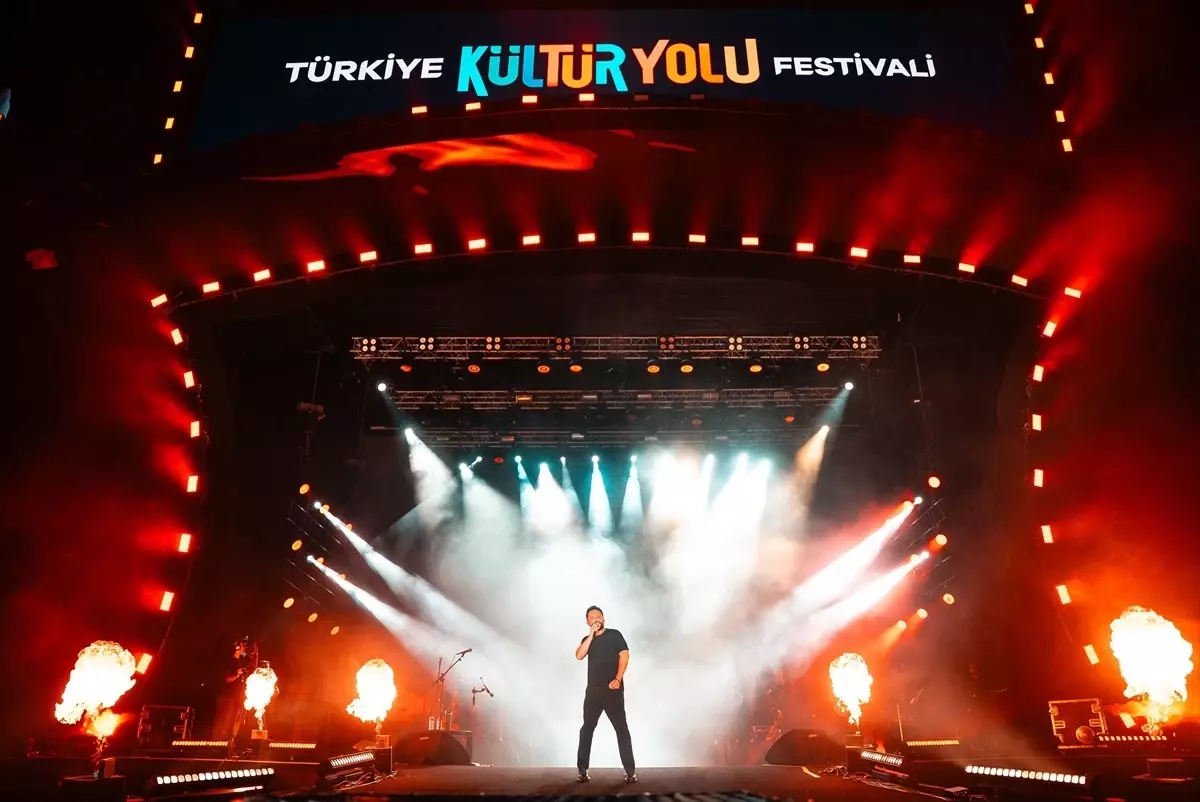 Özgün Uğurlu, Van Kültür Yolu Festivali'nde Konser Verdi
