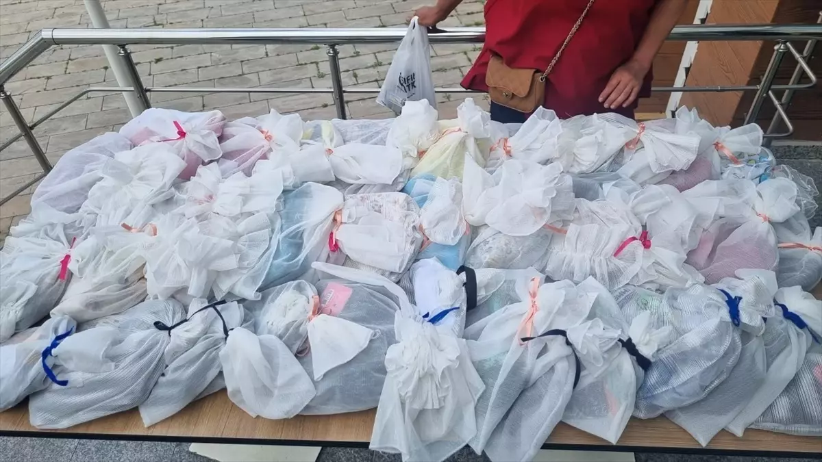 İhtiyaç Sahibi Çocuklar İçin Bayramlık Kıyafet Dikildi