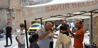 Mardin'in Savur ilçesinde Muharrem ayı aşure dağıtımı