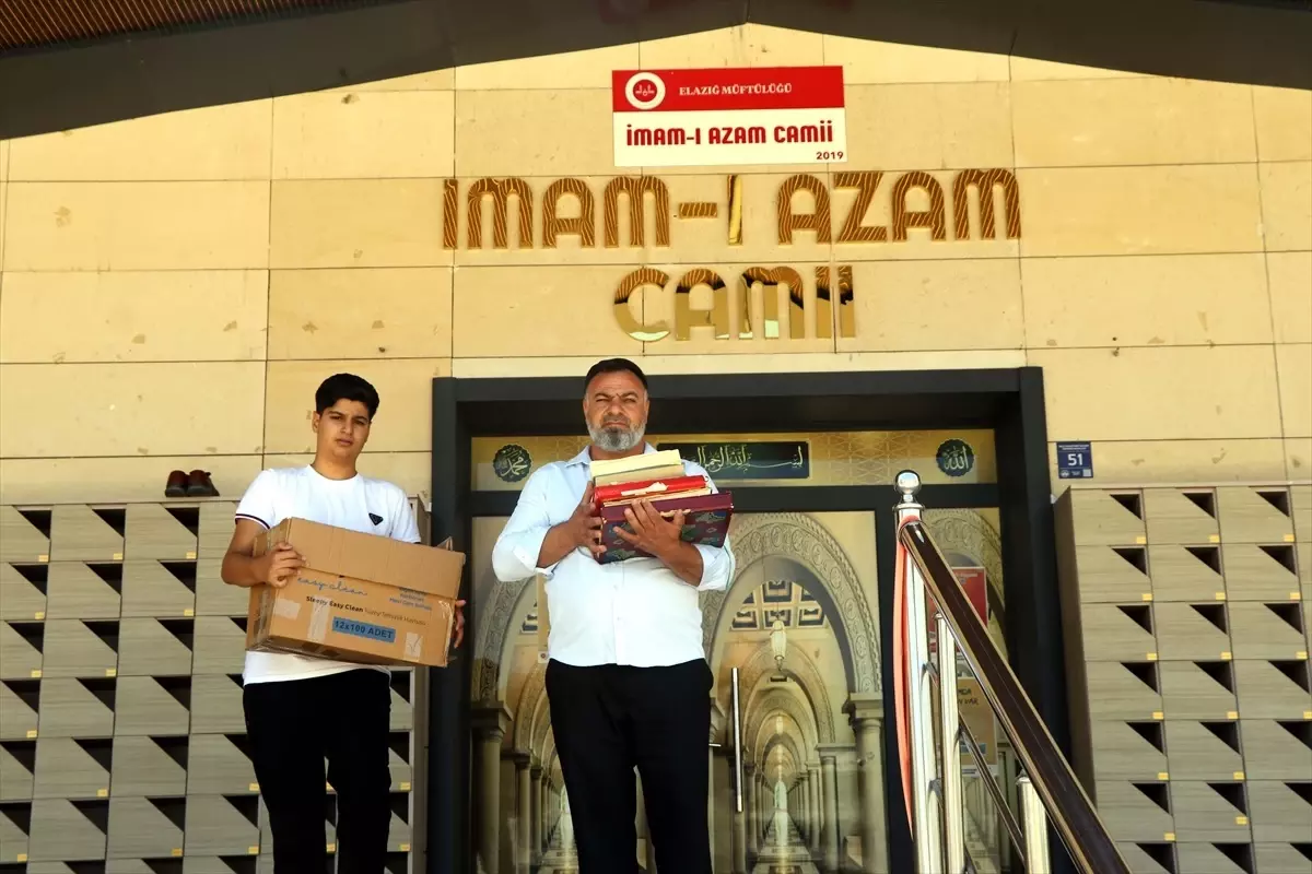 Şehit babası oğlunun hayrına, yıpranan Kur'an-ı Kerimlerin onarımını sağlıyor