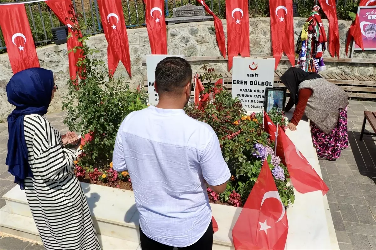 Şehit Eren Bülbül'ün annesi: 'Evlat kokusuna doyamadım'
