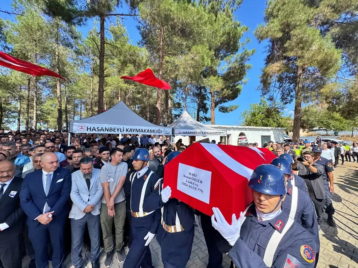 Şehit Jandarma Astsubay Çavuş Kemal Özgür'ün cenazesi Osmaniye'de defnedildi