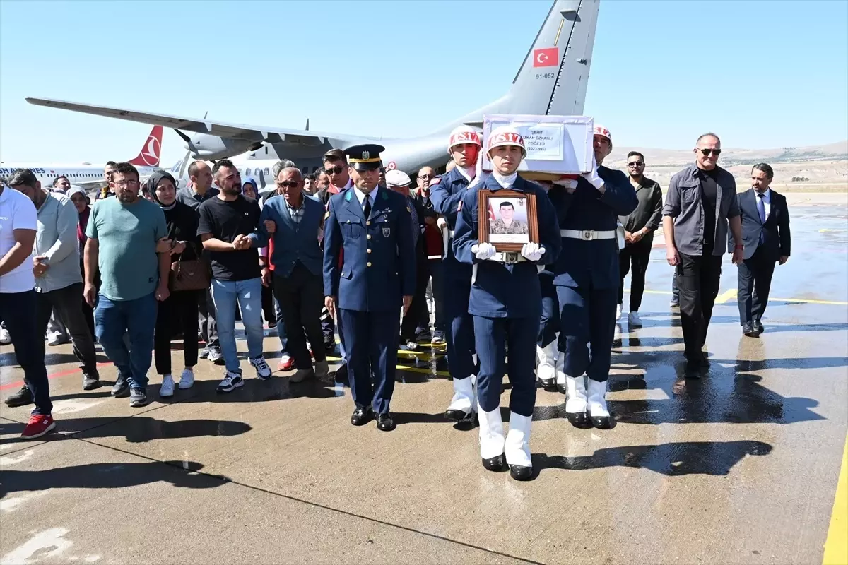 Şehit Er Özkanlı Ortaköy'de Uğurlandı
