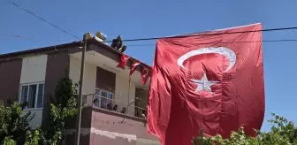 Şehit Piyade Uzman Çavuş Enver Yaman'ın Niğde'deki ailesine şehadet haberi verildi