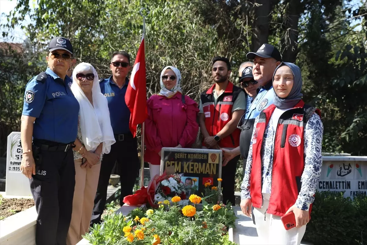 Şehit polis memuru Cem Kerman, Edirne'de kabri başında anıldı