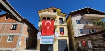 Şehit Sözleşmeli Er Mustafa Uslu'nun annesine söz verdiği evin inşaatı tamamlanarak aileye teslim edildi