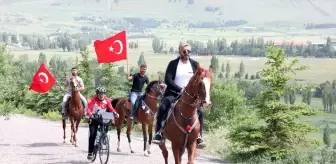 Şehitler için gazeteci Hasan Tahsin'in mezarından Nene Hatun'un kabrine kadar pedal çevirdi