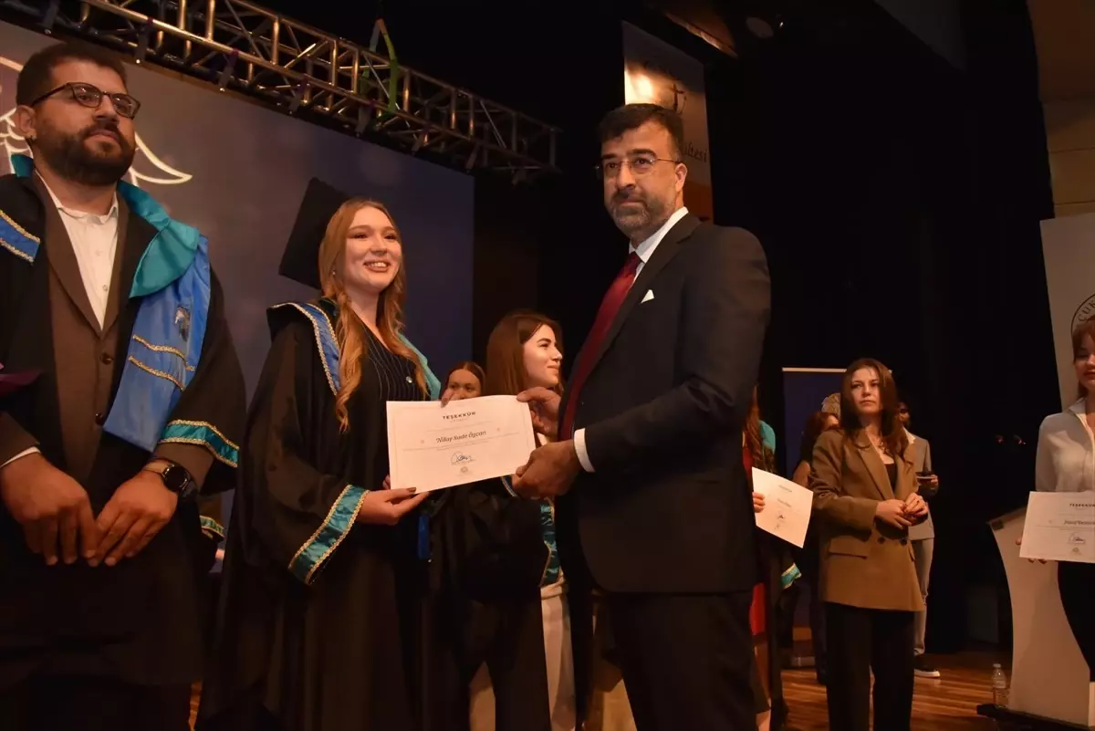 Selçuk Üniversitesi İletişim Fakültesi Mezuniyet Töreni Yapıldı