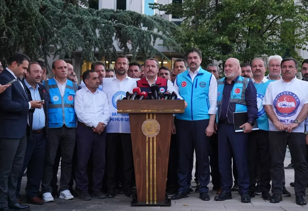 Memur-Sen ve Türkiye Kamu-Sen'den Kamu Toplu Sözleşmesi Tepkisi