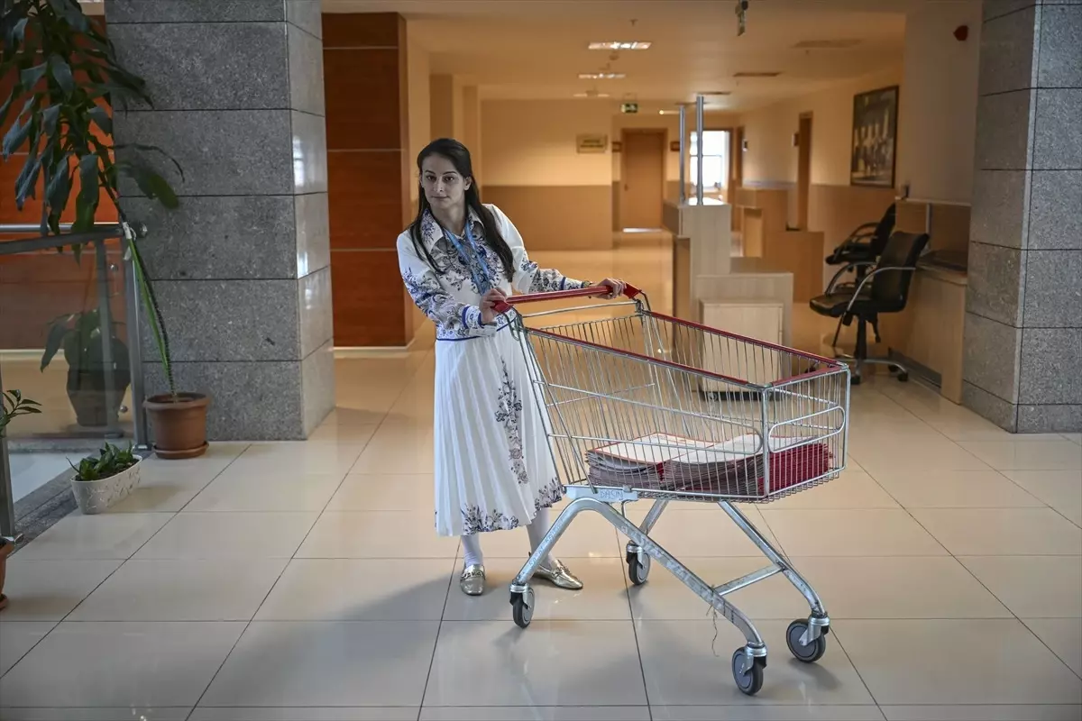 Serebral Palsi Hastası Kübra Çoban, Edebiyatıyla Engelleri Aşıyor