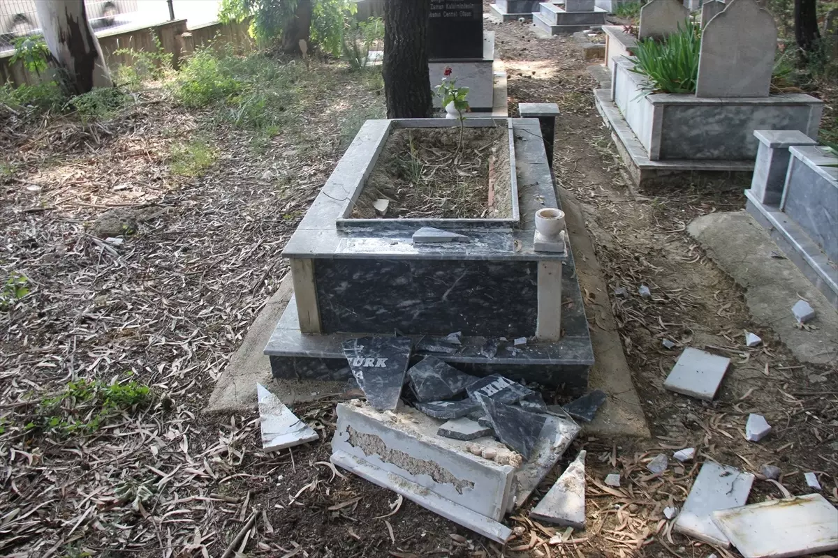 Antalya'da Mezarlığa Zarar Veren Şüpheli Gözaltına Alındı