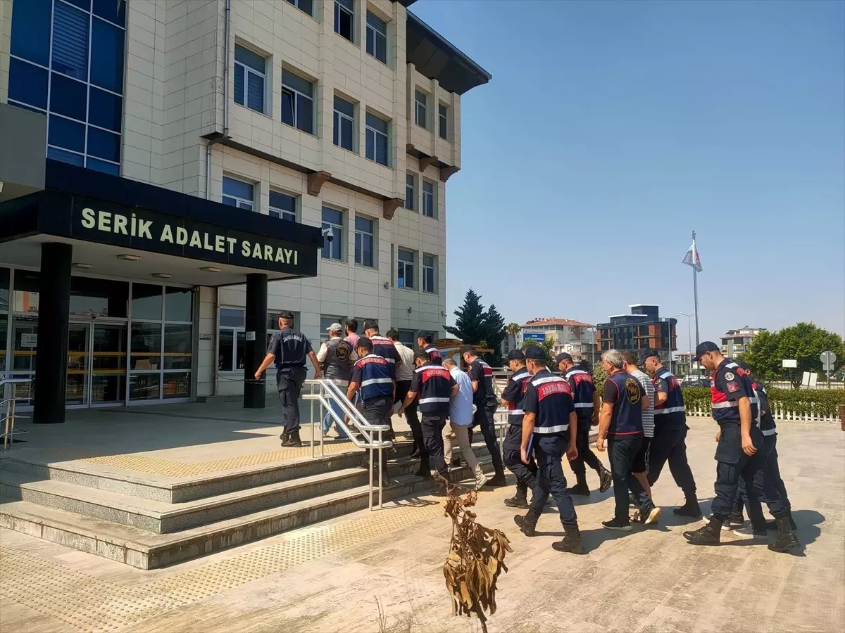 Antalya'nın Serik ilçesinde 7 kişi tutuklandı