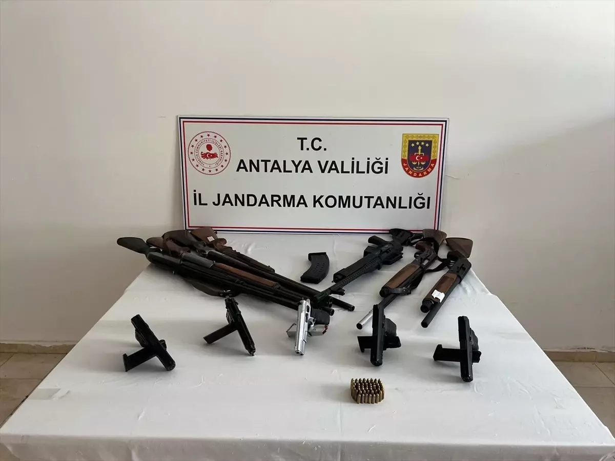 Antalya'da Kaçak Silah Operasyonu: 5 Gözaltı