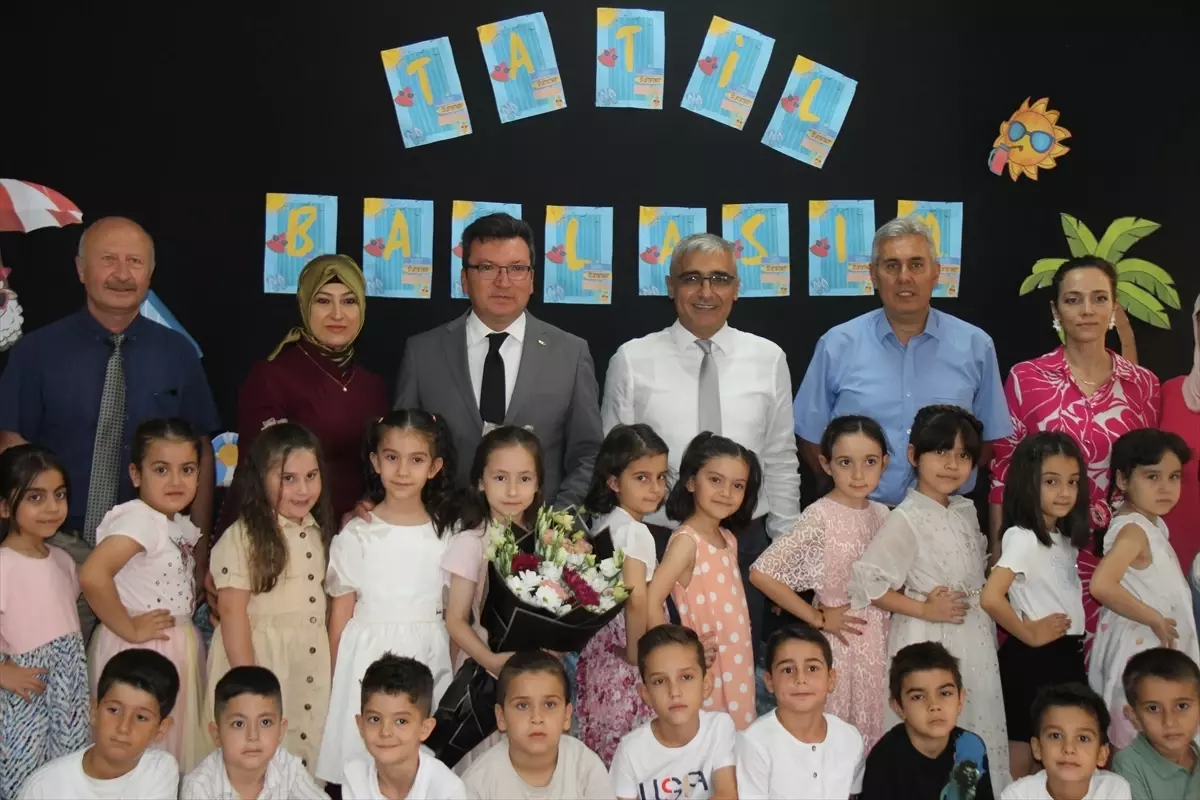 Serik'te Öğrencilere Karneleri Verildi